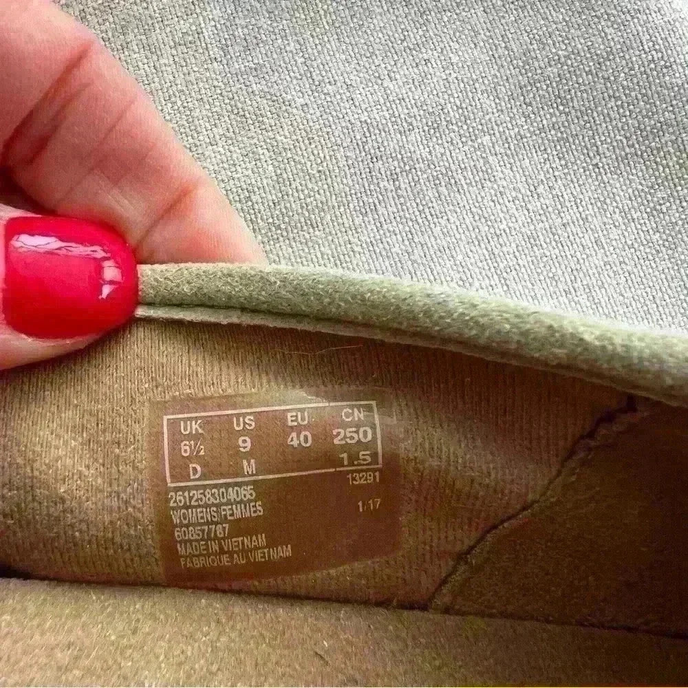 Clark’s collection soft cushion tan suede  espadrilles. - Picture 7 of 9
